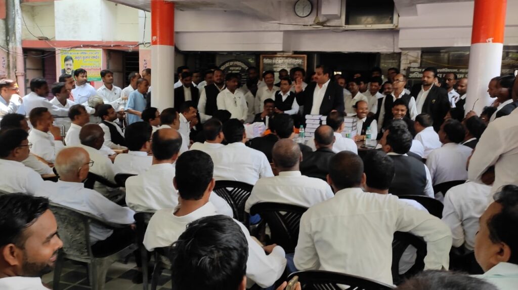 उच्च न्यायालय के आदेश पर अधिवक्ताओं में रोष,शुक्रवार को विरोध प्रदर्शन का निर्णय