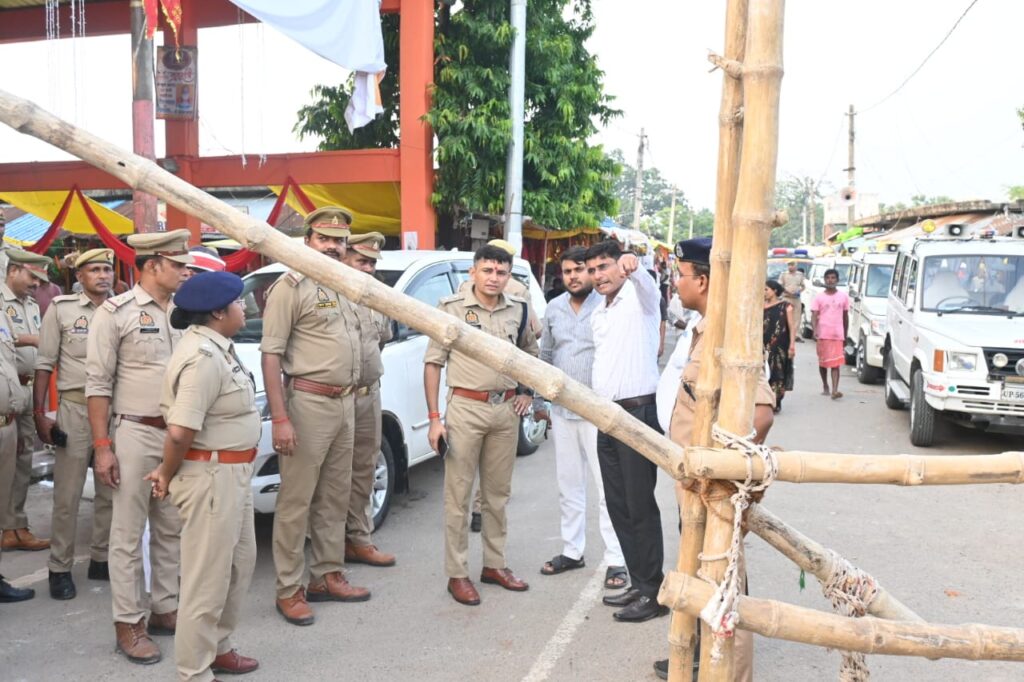 एसपी पहुंचे लेहड़ा देवी मंदिर, निरीक्षण कर सुरक्षा व्यवस्थाओं पर दिए आवश्यक निर्देश