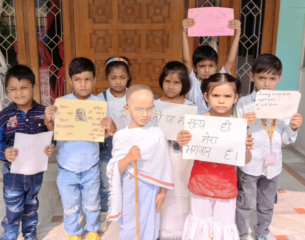 गाँधी जयंती पर बचपन ए प्ले स्कूल में बच्चों ने किया महापुरुषों का स्मरण
