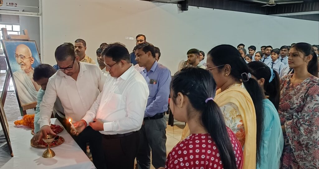 राजीव गांधी कॉलेज आफ फार्मेसी में महात्मा गांधी एवं लाल बहादुर शास्त्री की मनाई गई जयंती