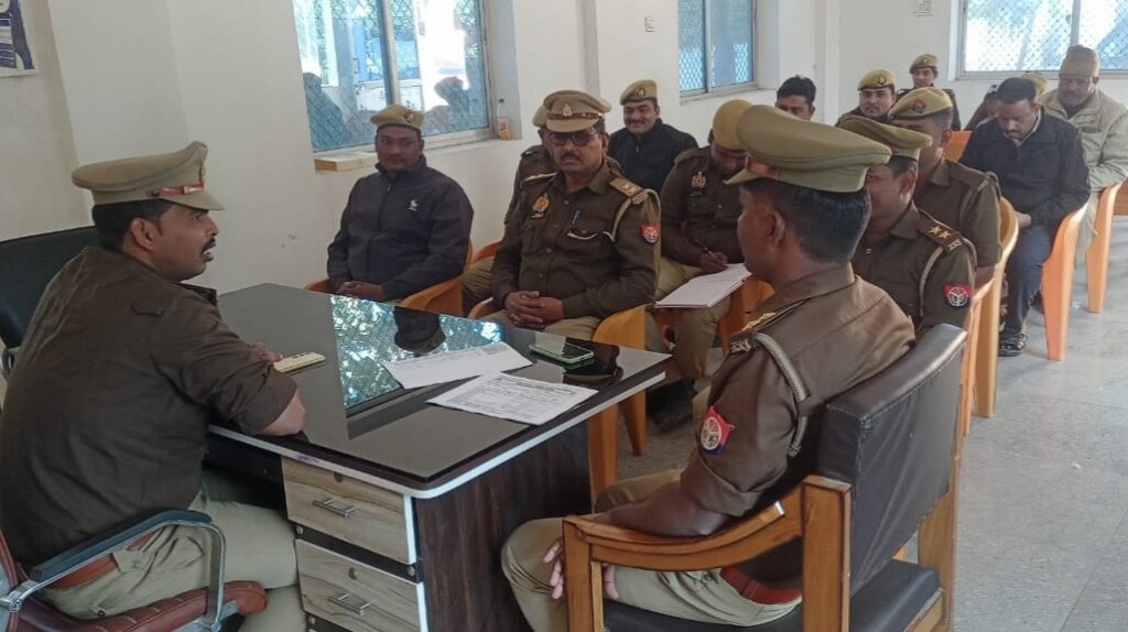 सोनौली बॉर्डर पर बढ़ा ठंड और कोहरा, सक्रिय रहें पुलिसकर्मी: थानाध्यक्ष