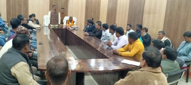 नौतनवा ब्लॉक के अवर अभियंता लघु सिंचाई केशव प्रसाद को ब्लॉक प्रमुख ने दी भावभीनी विदाई