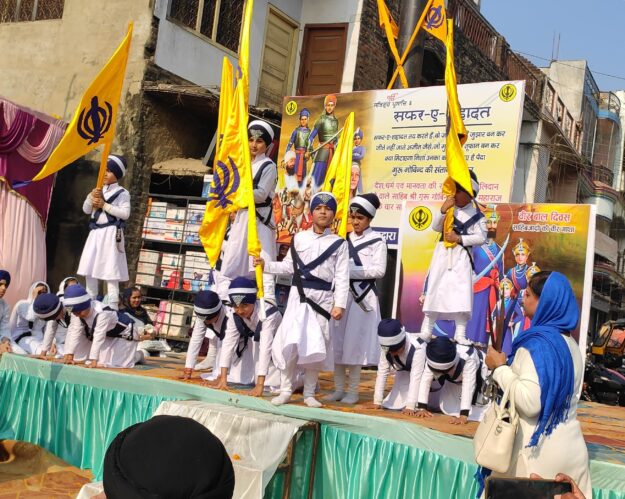 नौतनवा में वीर बाल दिवस पर निकली शहादत यात्रा, विधायक ने दी साहिबजादों को श्रद्धांजलि