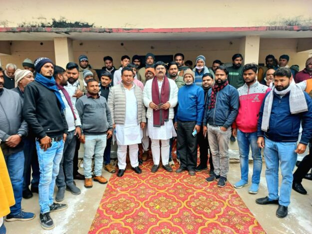 लक्ष्मीपुर ब्लॉक पर विधायक ऋषि त्रिपाठी ने जन संवाद के माध्यम से दी नव वर्ष की शुभकामनाएँ