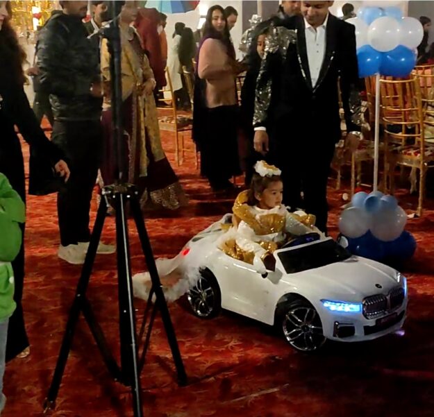 नौतनवा: उद्योगपति राजाराम जायसवाल की सुपौत्री माहिका का द्वितीय जन्मोत्सव धूमधाम से संपन्न