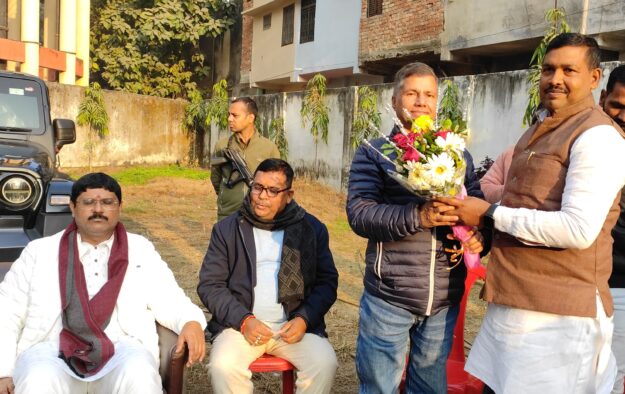 विधायक ने नेपाल भारत मानव विकास संघ के केंद्रीय अध्यक्ष का किया स्वागत