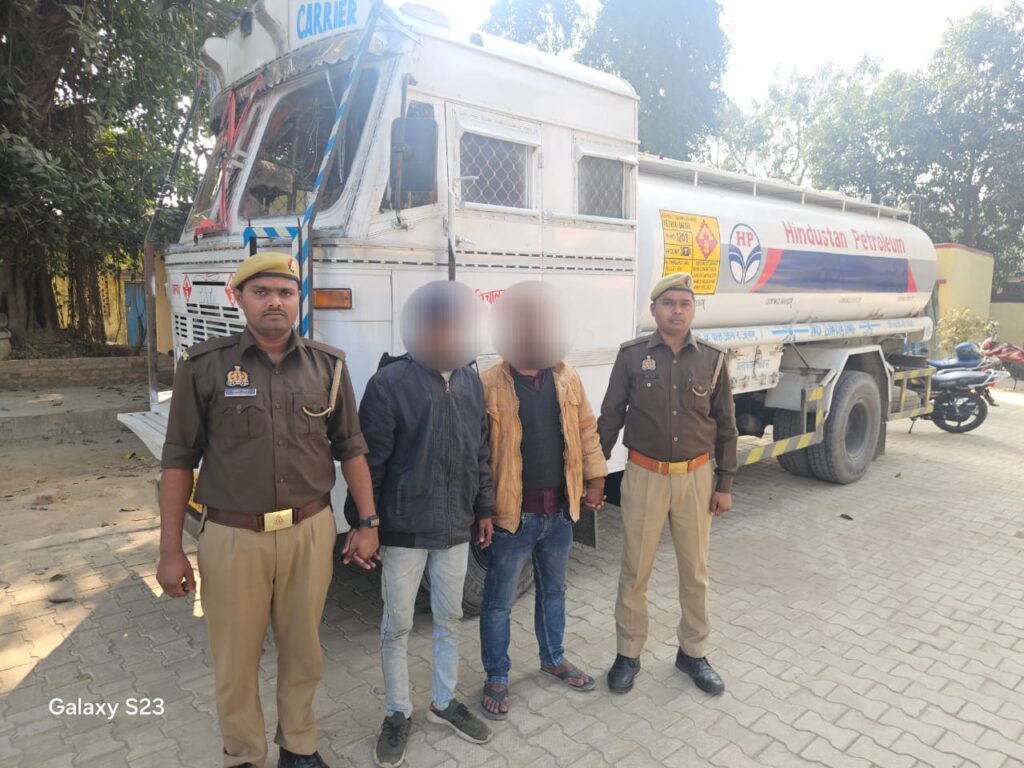 पुलिस ने अवैध मिश्रित पेट्रोल से भरे टैंकर किया जप्त, दो आरोपी गिरफ्तार
