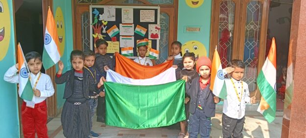 बचपन प्ले स्कूल नौतनवा में पुलवामा शहीदों को श्रद्धांजलि और वैलेंटाइन डे पर विशेष कार्यक्रम