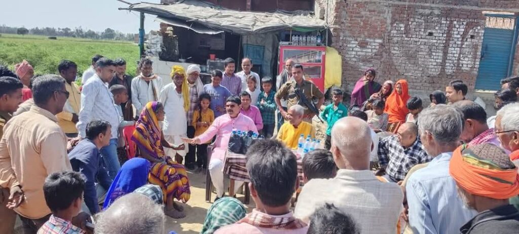 नौतनवा विधायक ने लक्ष्मीपुर ब्लॉक के विभिन्न गांवों में लगाया चौपाल