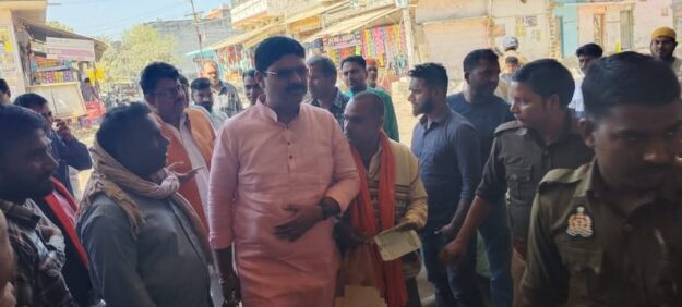 नौतनवा विधायक ने लक्ष्मीपुर ब्लॉक के विभिन्न गांवों में लगाया चौपाल