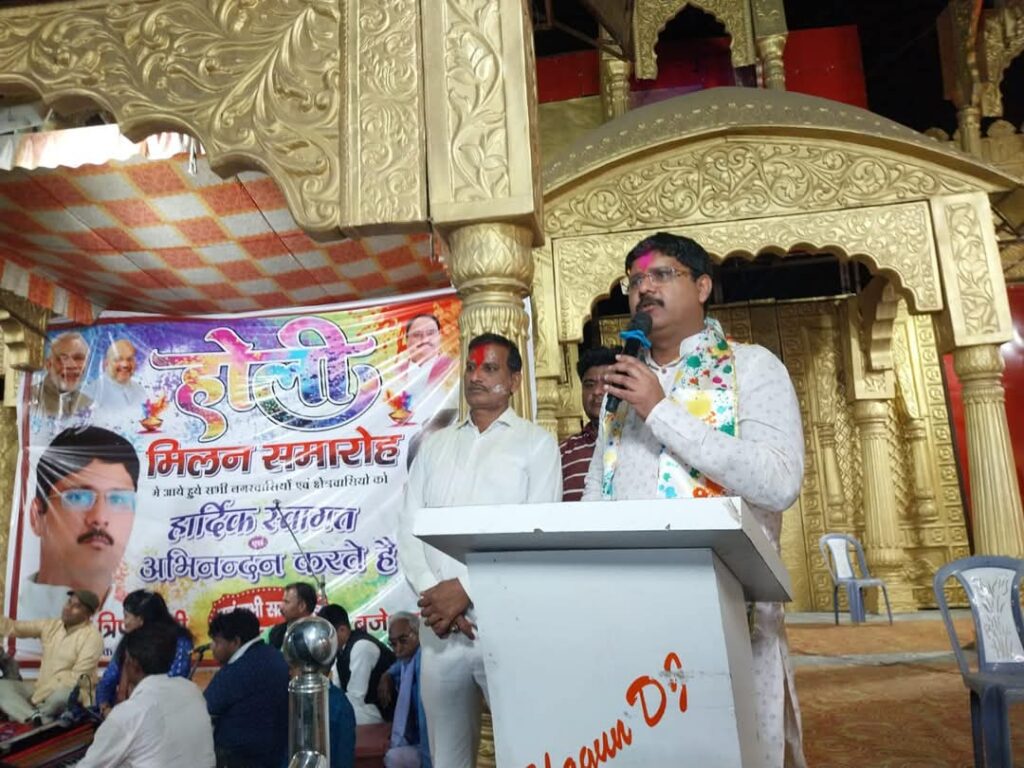 नौतनवां में होली मिलन समारोह एवं नगर पालिका अध्यक्ष बृजेश मणि त्रिपाठी के जन्मदिन की धूम