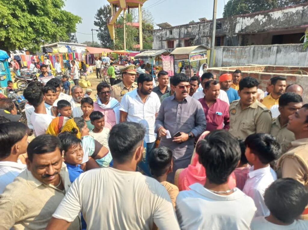 विधायक ने जन चौपाल में सुनीं ग्रामीणों की समस्याएँ, अधिकारियों को दिए निस्तारण के निर्देश