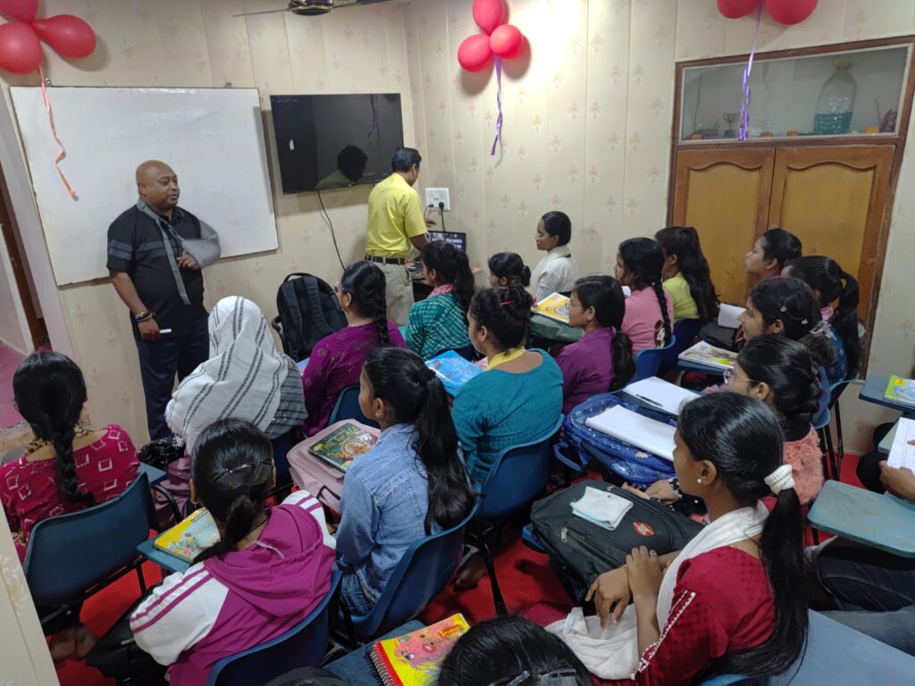 नौतनवा सीआईटी कंप्यूटर वर्ल्ड में तीन दिवसीय मोटिवेशनल कैंप का पहला दिन