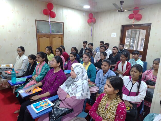 नौतनवा सीआईटी कंप्यूटर वर्ल्ड में तीन दिवसीय मोटिवेशनल कैंप का पहला दिन