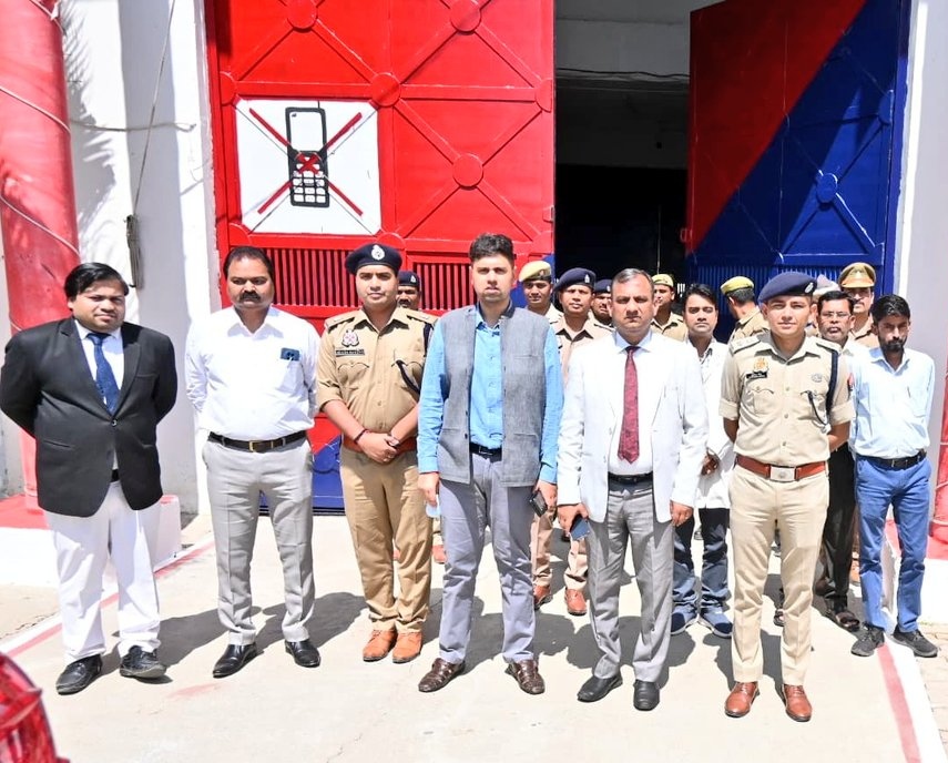 न्यायाधीश, डीएम व एसपी ने किया जिला कारागार का औचक निरीक्षण