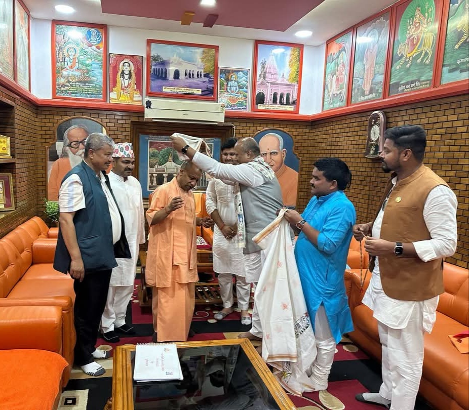 मुख्यमंत्री योगी आदित्यनाथ से मिले नेपाल के शीर्ष नेता