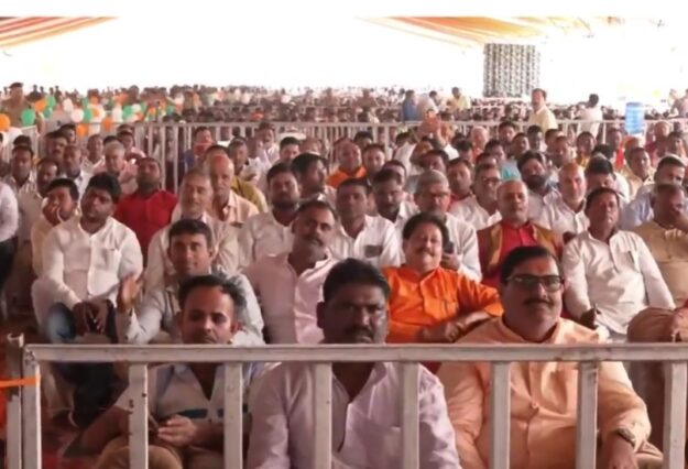 गोरखपुर: सीएम योगी ने जन-कल्याणकारी योजनाओं की प्रदर्शनी का किया उद्घाटन