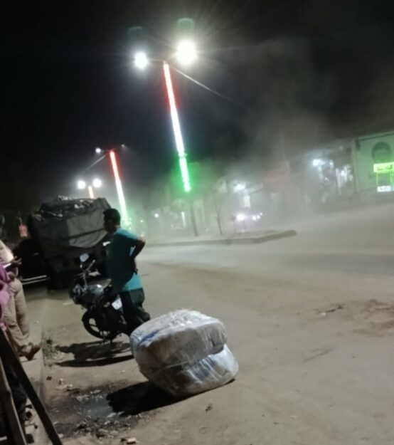 सोनौली: तस्करों में हड़कंप,सीओ का वाहन देखते ही तस्कर बाइक और कपड़े का गठ्ठर छोड़कर फरार