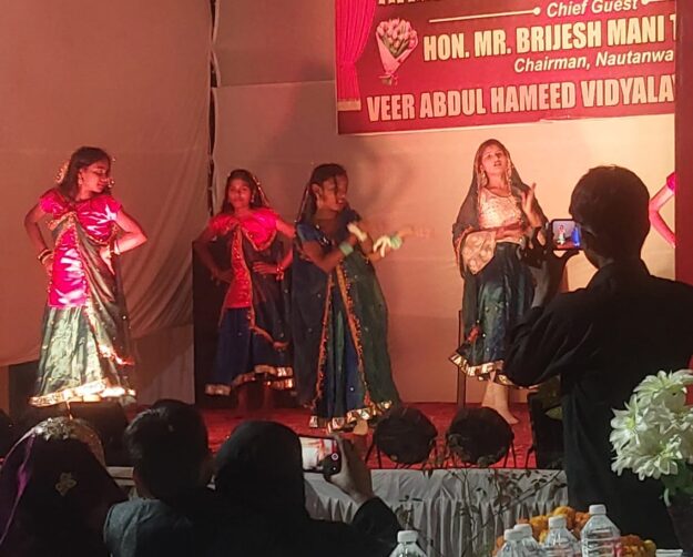 सम्मान समारोह मेधावी छात्रों को किया गया सम्मानित