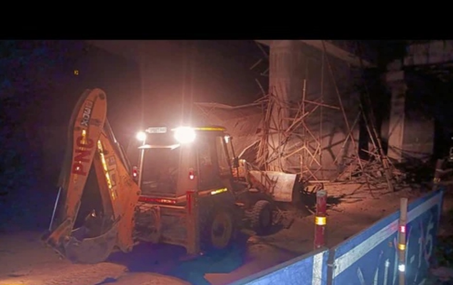 पुंरदरपुर में निर्माणाधीन पुल गिरा, आधा दर्जन से अधिक मजदूर घायल