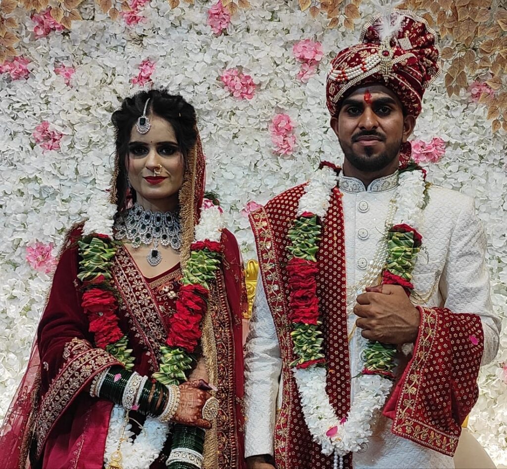 साक्षी और दीपक परिणय सूत्र में बंधे, सभी ने दिया आशीर्वाद