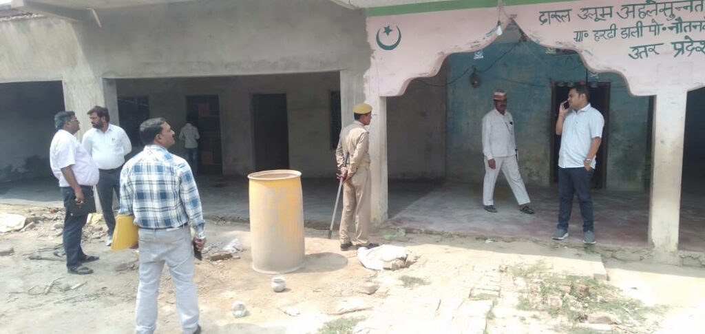 सोनौली: बॉर्डर पर स्थित मदरसे को प्रशासन ने किया सीज, क्षेत्र में मचा हड़कंप