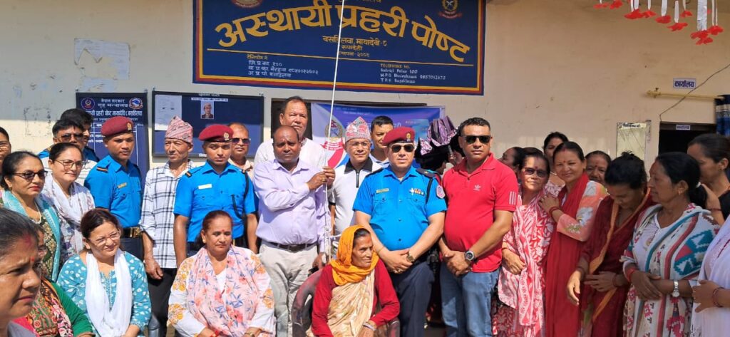 नेपाल भारत मैत्री संघ अध्यक्ष बेलहिया ने अस्थायी पुलिस पोस्ट पर फहराया झंडा