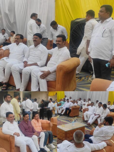 नौतनवा विधायक के स्व० पिता की पुण्यतिथि पर श्रद्धांजलि देने पहुंचे कई मंत्री और विधायक