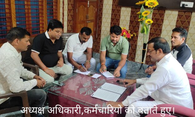 स्वच्छता के क्षेत्र में नौतनवा को अग्रणी बनाने हेतु अध्यक्ष ने की महत्वपूर्ण बैठक