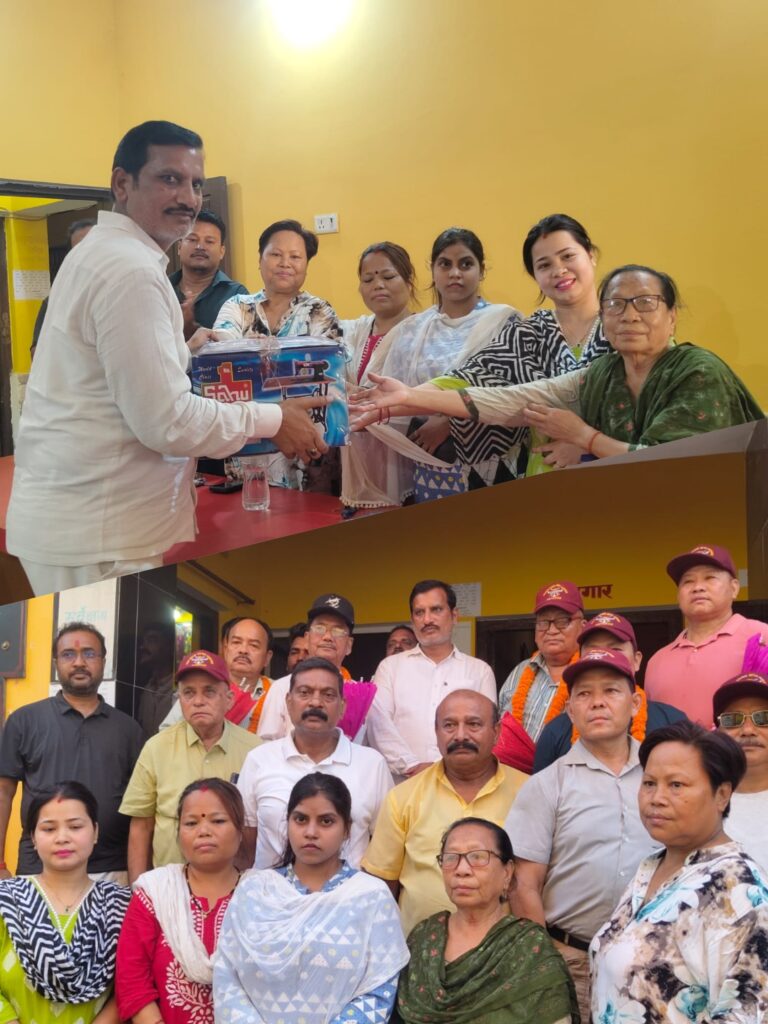 गोरखा समाज की महिलाओ को पालिका अध्यक्ष ने दी आत्मनिर्भरता की सौगात