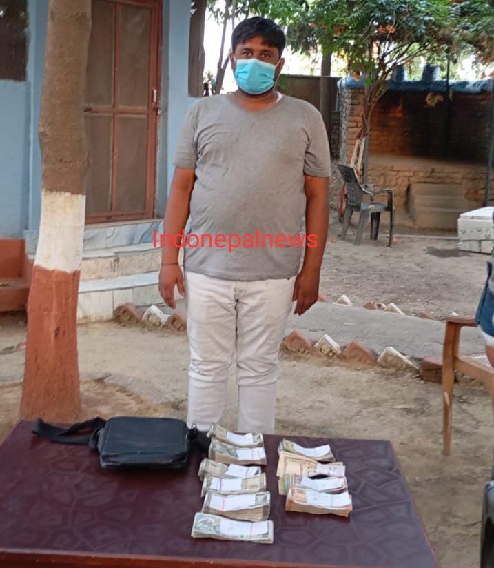 नौतनवा का हिमांशु भैरहवां में भारतीय और नेपाली मुद्रा के साथ गिरफ्तार