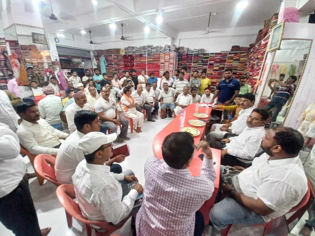 विधायक की नाराजगी पड़ी महंगी, नौतनवा व लक्ष्मीपुर के एसडीओ हटाए गए