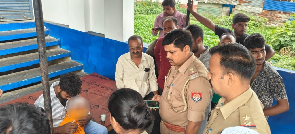 नौतनवा: अर्ध विछिप्त माँ ने 5 माह की अपने मासूम पुत्री को छोड़ दिया नाले मे