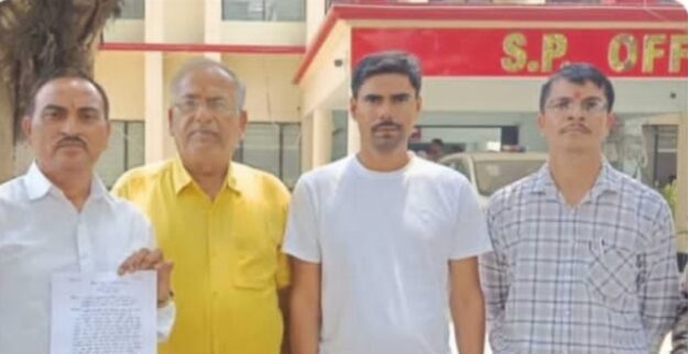 सोनौली पुलिस के आतंक और वसूली से नाराज़ व्यापारी पहुंचे पुलिस कप्तान के दरबार