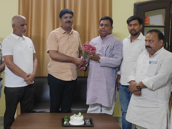 भाजपा जिला महामंत्री प्रदीप सिंह का नौतनवा में मनाया गया जन्म दिन