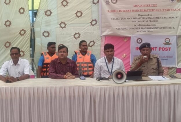 बाढ़ आपदा से निपटने को लेकर नौतनवा के चकदह गांव में हुआ मॉकड्रिल