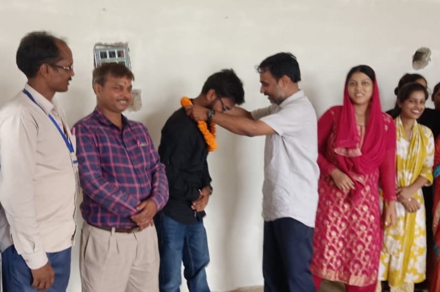 प्रथम प्रयास में IIT क्वालीफाई कर अभय गुप्ता ने बढ़ाया सोनौली का मान