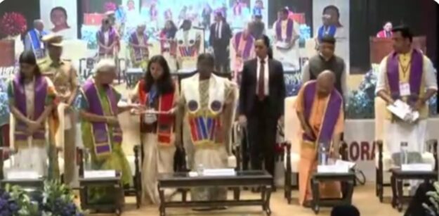 गोरखपुर विश्वविद्यालय पहुंचीं राज्यपाल और राष्ट्रपति द्रौपदी मुर्मु, शिक्षा व विकास की नई कहानी का शुभारंभ
