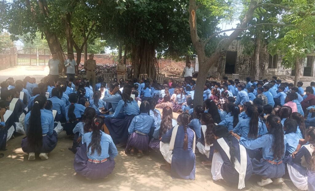 फेक न्यूज और साइबर अपराध के खिलाफ पुलिस ने छात्रों को बनाया "डिजिटल वॉरियर"