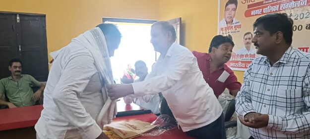 सफाई नायक को दी गई भावभीनी विदाई,आपकी सेवाएं अविस्मरणीय-- बृजेश मणि त्रिपाठी