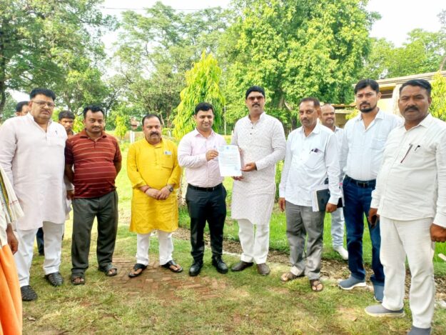विधायक ऋषि त्रिपाठी ने पौधरोपण कर वन महोत्सव का किया शुभारंभ