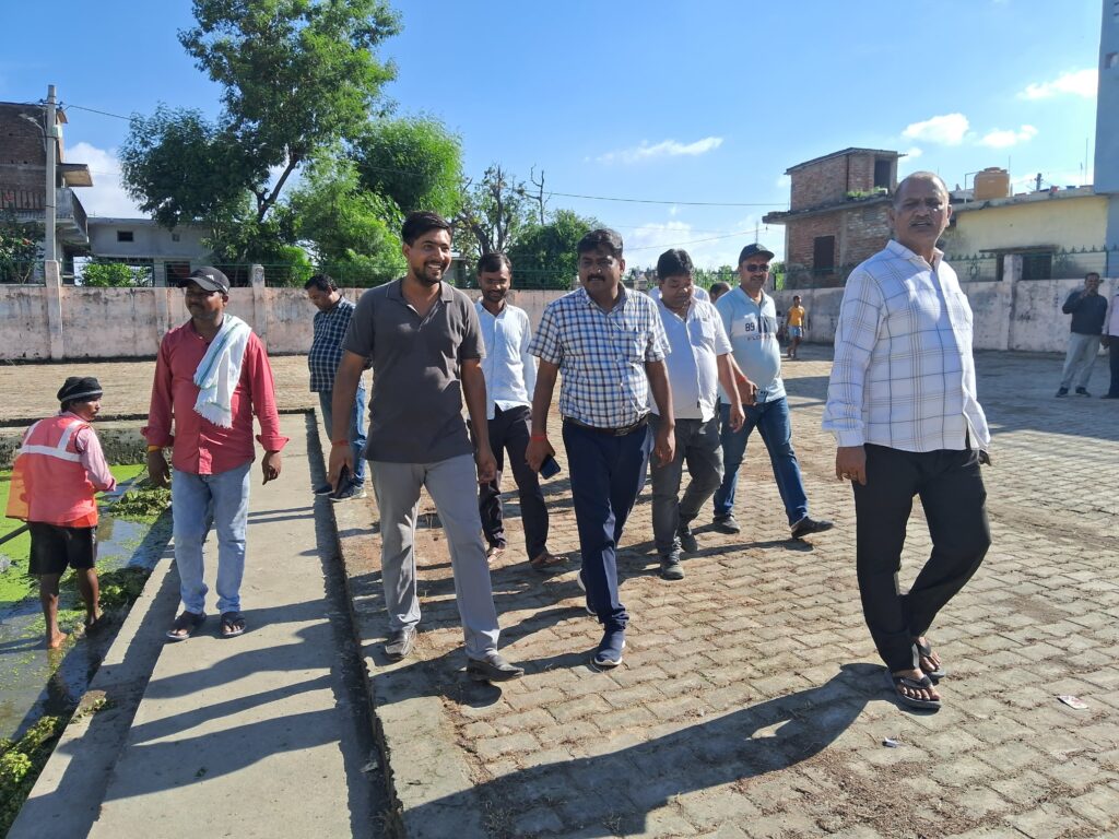 मोहर्रम को लेकर कर्बला में विशेष सफाई अभियान का नगर पालिका अध्यक्ष व ईओ ने किया निरीक्षण