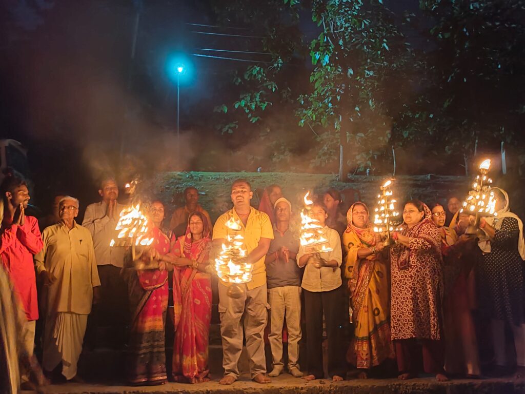 गुरु पूर्णिमा पर बेलवा घाट परिसर में हुई 144वीं नारायणी गंडकी महाआरती