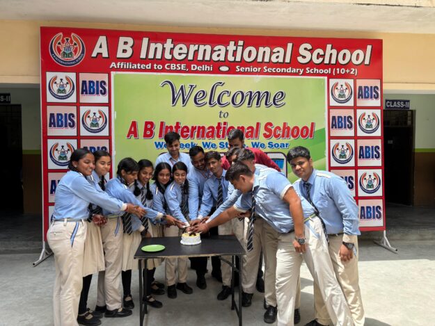 नौतनवा में बचपन व ए बी इंटरनेशनल स्कूल ने हर्षोल्लास से मनाया स्थापना दिवस