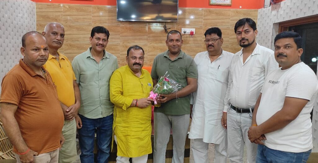 ब्लॉक प्रमुख नौतनवा का धूमधाम से मनाया गया जन्मदिन