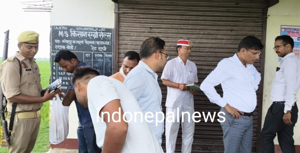 नौतनवा एसडीएम की छापेमारी में तीन खाद दुकानों पर लगा ताला