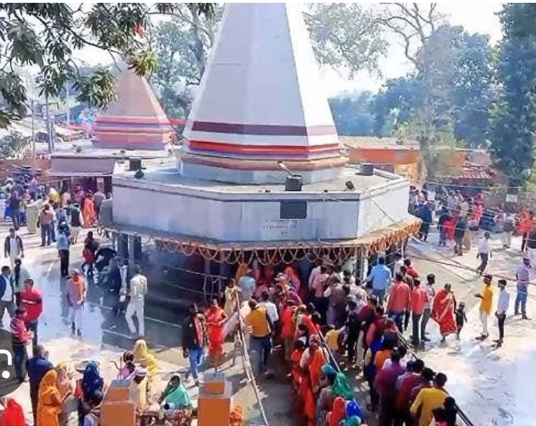 पंचमुखी इटहिया धाम में उमड़ा जनसैलाब, हिंदू-मुस्लिम श्रद्धालुओं ने किए भोलेनाथ के दर्शन