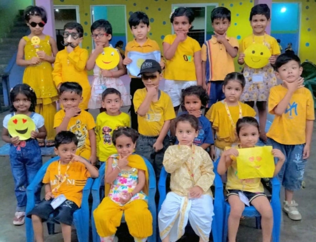 नौतनवा के बचपन स्कूल में विश्व इमोजी दिवस हर्षोल्लास से मनाया गया