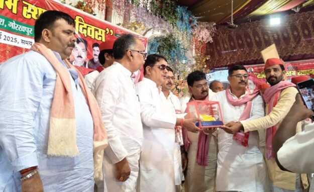 समाजवादी पार्टी ने मनाया 'संविधान मान स्तम्भ स्थापना दिवस'