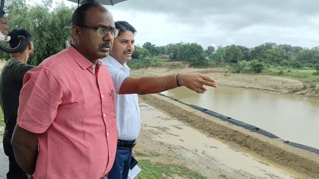 नेपाल में हो रही बारिश से भारतीय नदियों का जलस्तर बढा, महाराजगंज प्रशासन अलर्ट मोड में